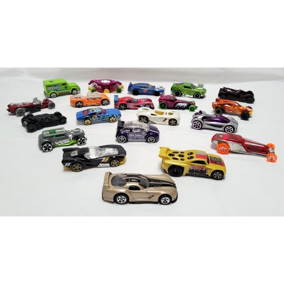 Lot of 20 Die-Cast Plastic Cars Unique Models Assorted Colors Styles Hot Wheels - Picture 3 of 6